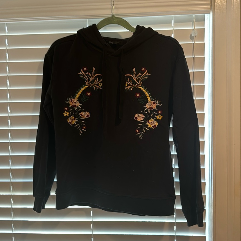 Embroidered floral design medium sweatshirt